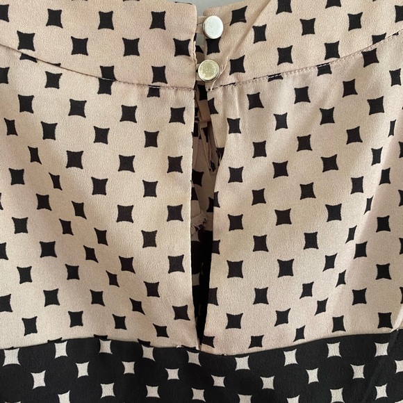 Women’s Ny and Company XL black n cream sleeveless blouse - Picture 3 of 7